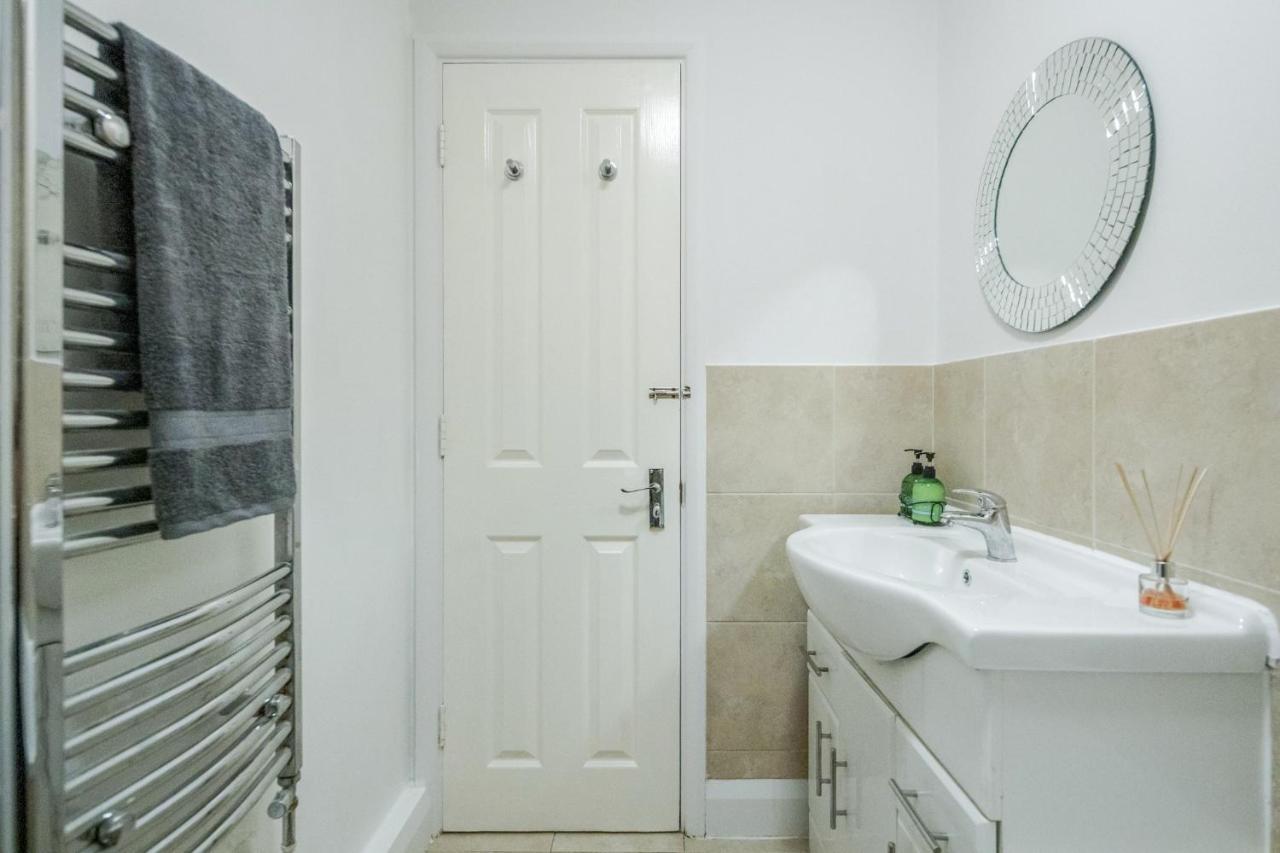 Stunning 2-Bed Apt - Free Parking - Camden - Central - Zoo - Shop - Events London Kültér fotó